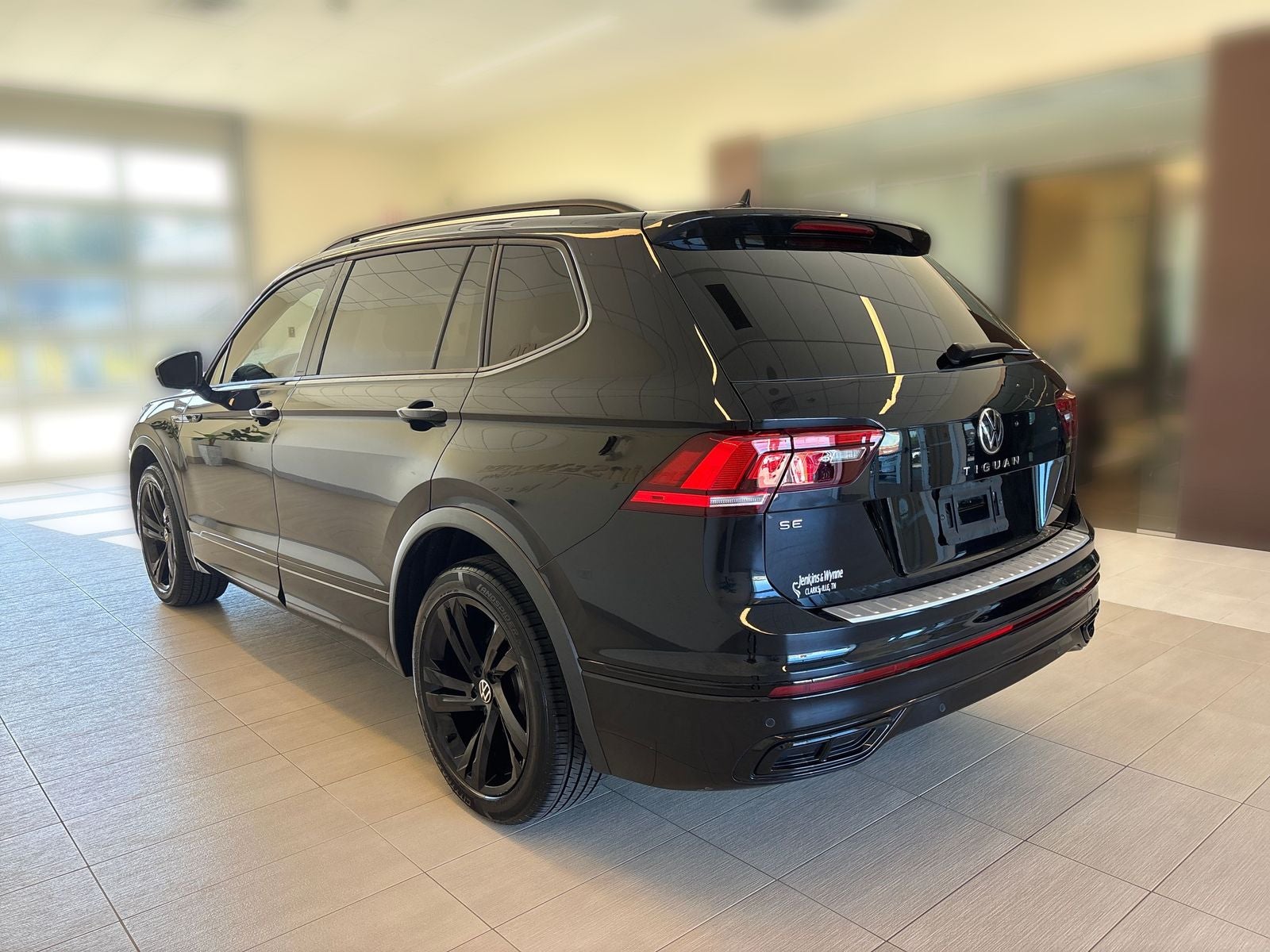 2024 Volkswagen Tiguan 2.0T SE R-Line Black