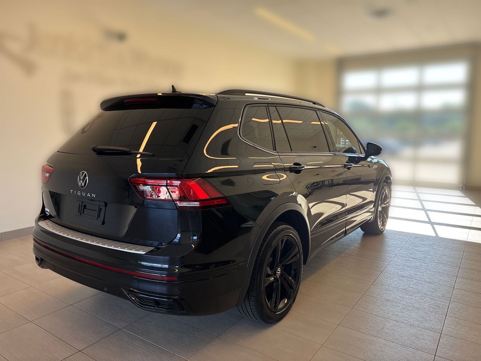 2024 Volkswagen Tiguan 2.0T SE R-Line Black