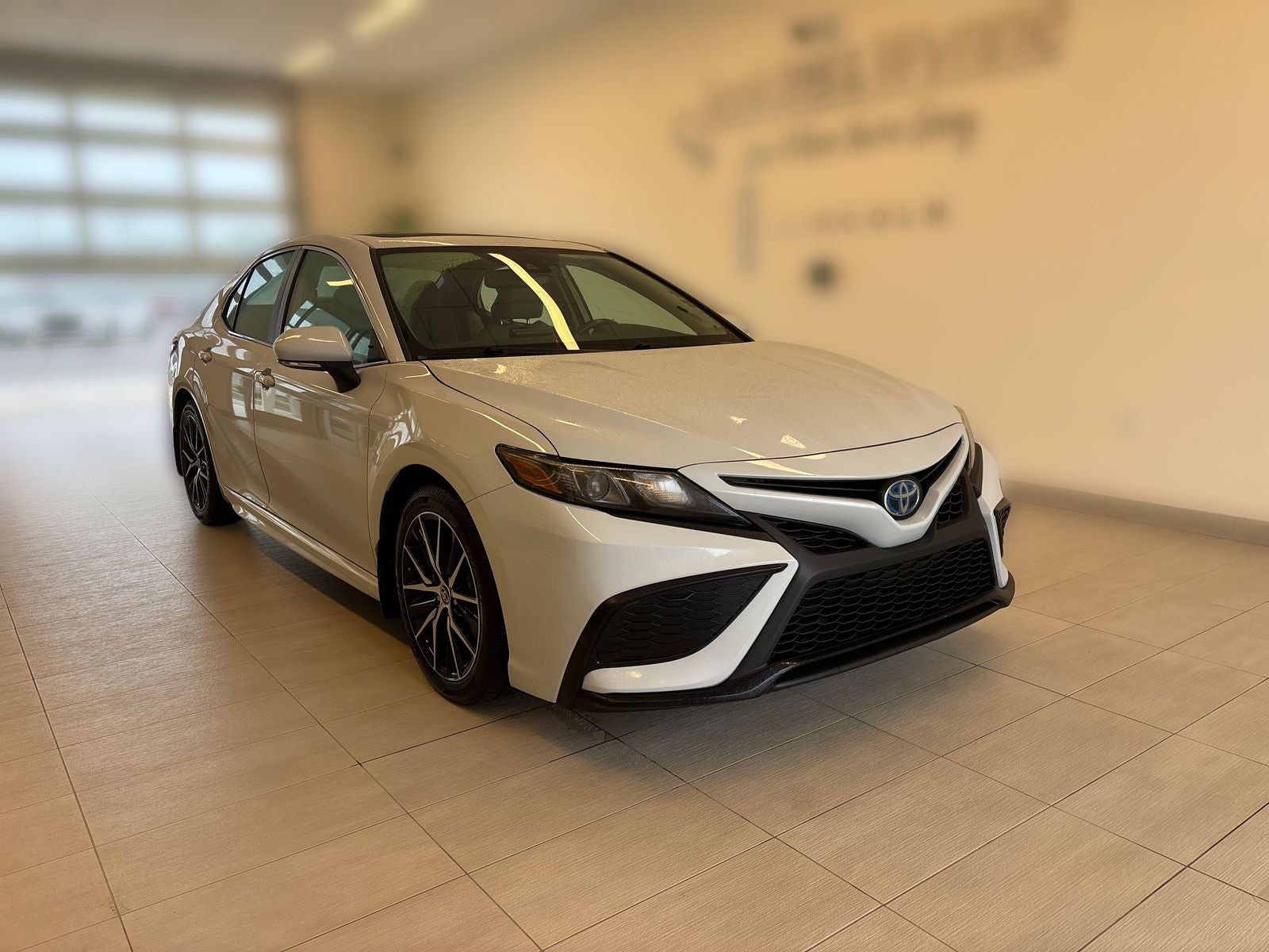 2024 Toyota Camry Hybrid SE
