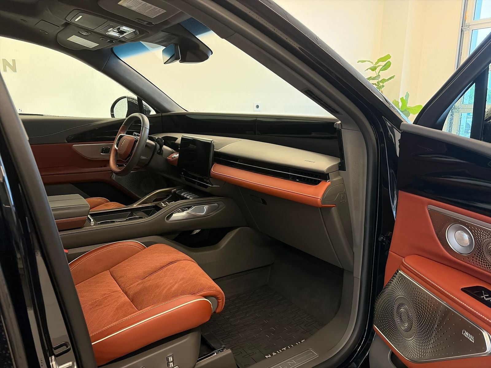 2024 Lincoln Nautilus Black Label