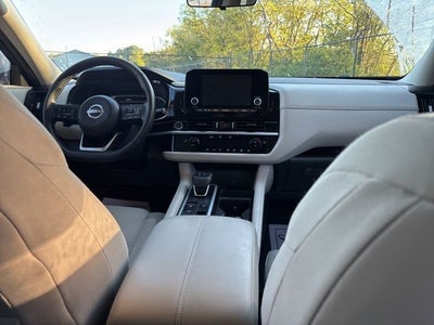 2022 Nissan Pathfinder SV