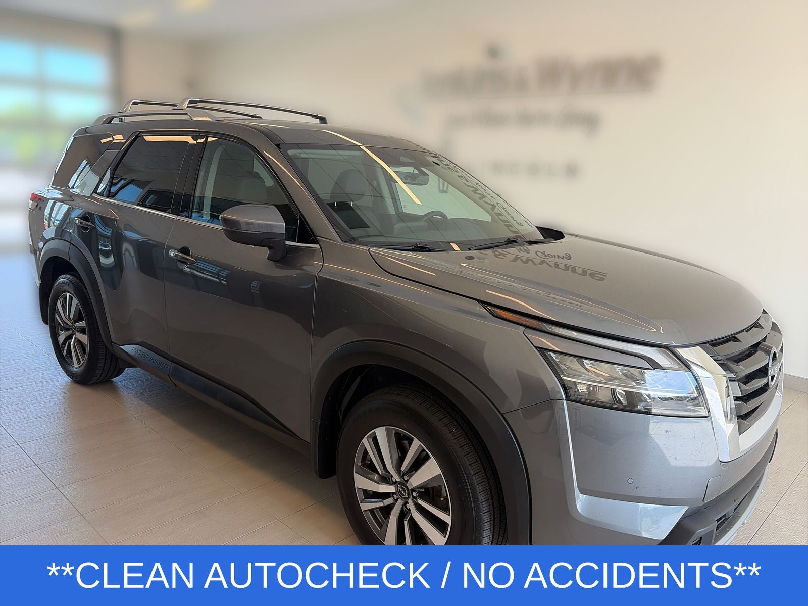 2023 Nissan Pathfinder SL