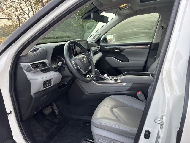 2022 Toyota Highlander Platinum