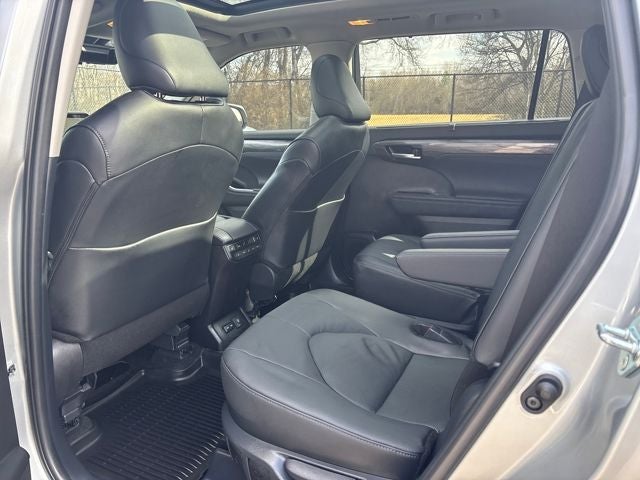 2025 Toyota Highlander Base