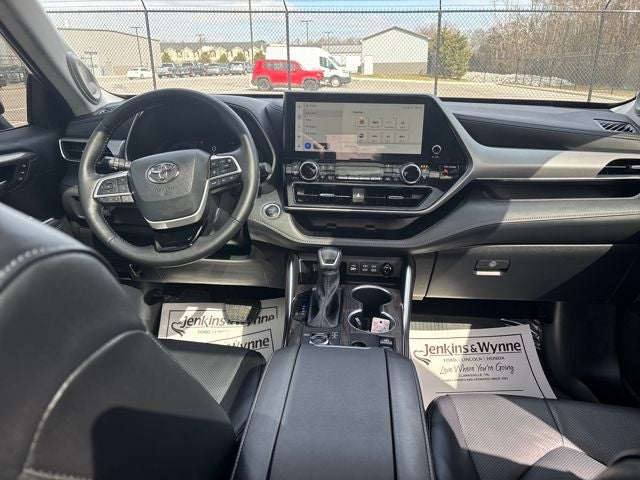 2025 Toyota Highlander Base