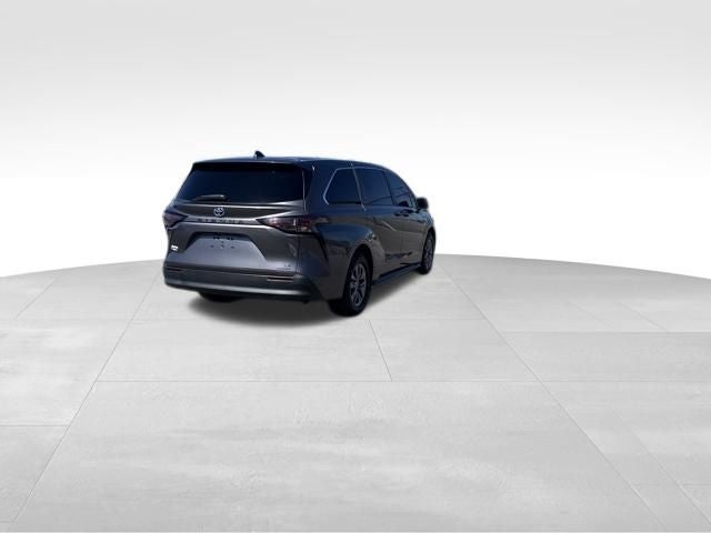 2023 Toyota Sienna LE 8 Passenger