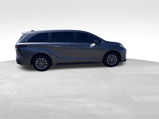 2023 Toyota Sienna LE 8 Passenger