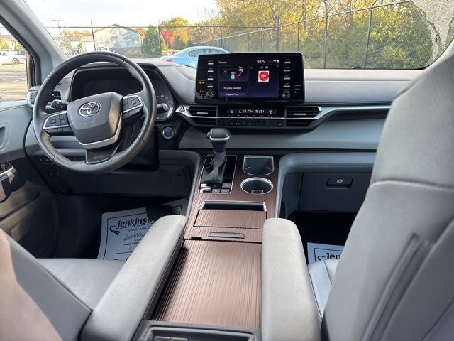 2023 Toyota Sienna XLE