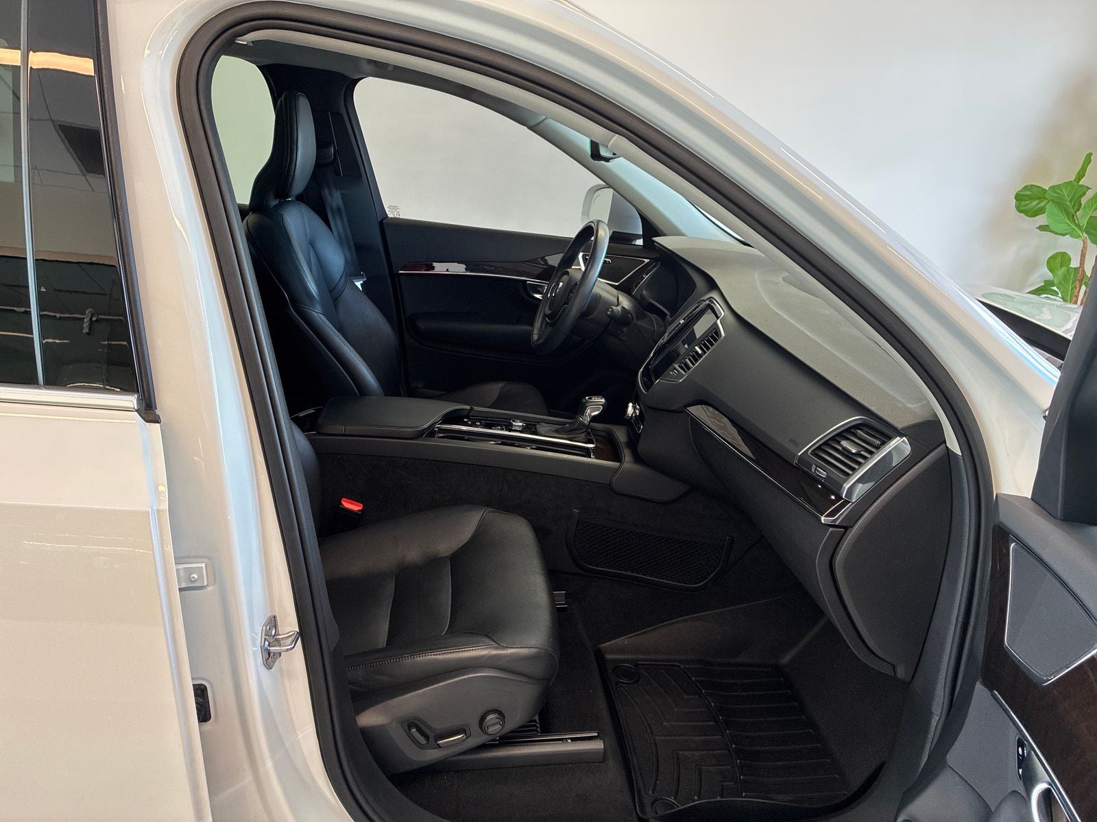 2019 Volvo XC90 T5 Momentum