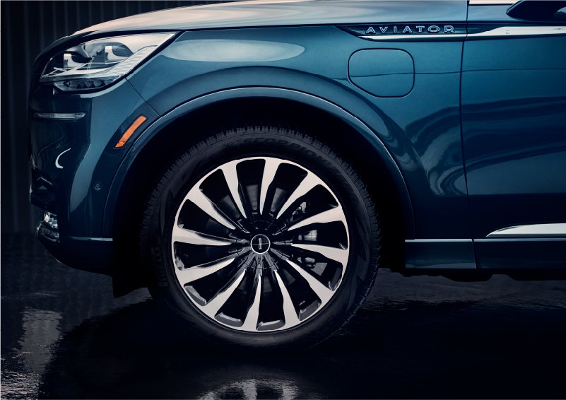 The 2023 Lincoln Aviator® Black Label Grand Touring model with unique 12-spoke wheel | Jenkins & Wynne Lincoln in Clarksville TN