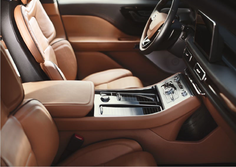 A 2023 Lincoln Aviator® Black Label model is shown in the Flight interior theme | Jenkins & Wynne Lincoln in Clarksville TN
