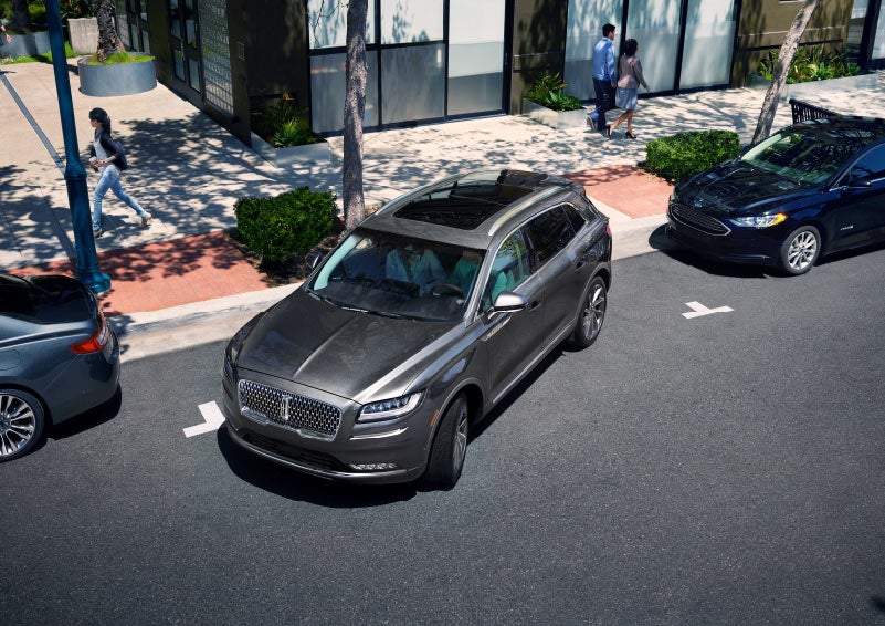 A 2023 Lincoln Nautilus® SUV is shown being parallel parked.
