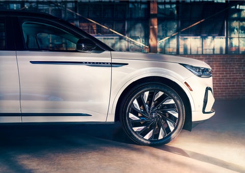 The wheels of the available Jet Appearance Package are highlighted. | Jenkins & Wynne Lincoln in Clarksville TN