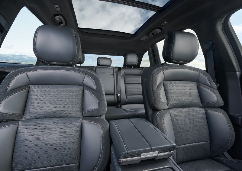 The spacious second row and available panoramic Vista Roof® is shown. | Jenkins & Wynne Lincoln in Clarksville TN