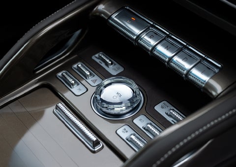 A crystal-inspired volume knob is shown in the center floor console of a 2024 Lincoln Nautilus® SUV. | Jenkins & Wynne Lincoln in Clarksville TN