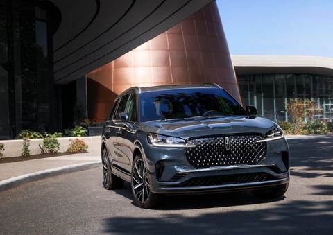 A gray 2025 Lincoln Aviator® SUV is parked outside a modern building with the sun shining. | Jenkins & Wynne Lincoln in Clarksville TN