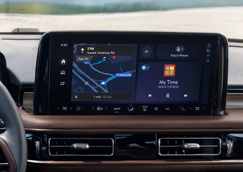 The 13.2-inch LCD touchscreen is showcased. | Jenkins & Wynne Lincoln in Clarksville TN