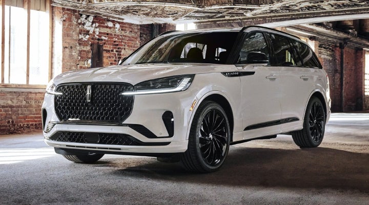 A 2026 Lincoln Aviator® SUV is shown with the available Jet Appearance Package. | Jenkins & Wynne Lincoln in Clarksville TN