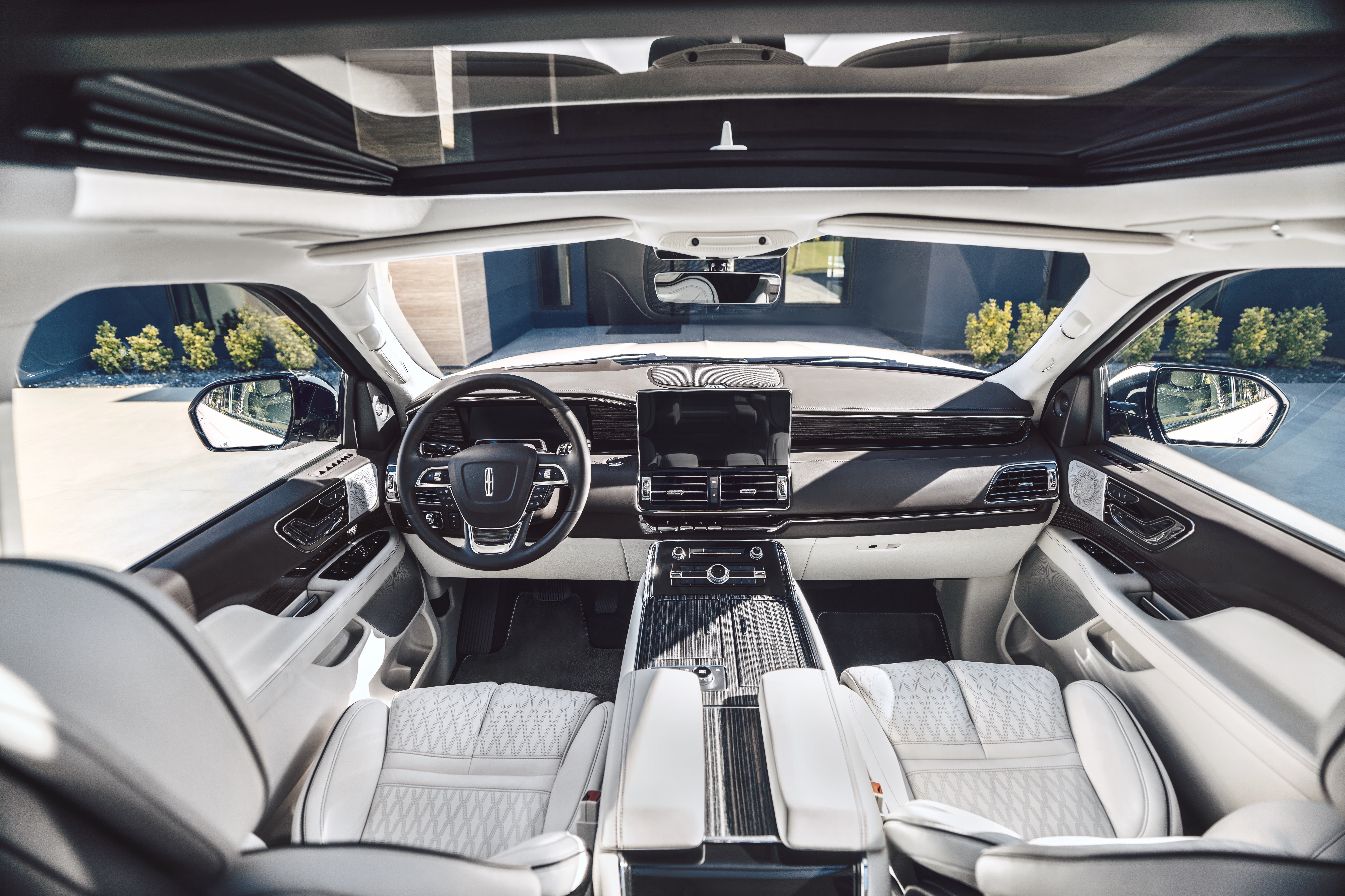 navigator black label interior