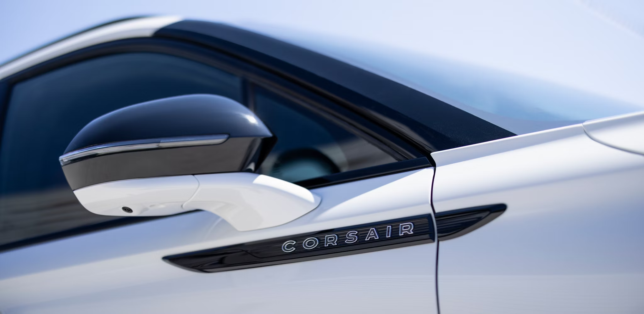 2026 Lincoln Corsair exterior Lincoln logo detail